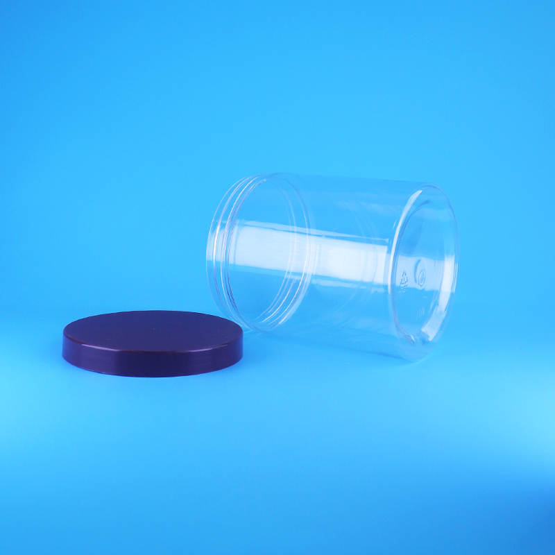 लीक प्रूफ स्क्रू फ्लैट ढक्कन गोल स्पष्ट पीईटी प्लास्टिक स्वीट ड्राई फ्रूट्स जार बीपीए मुक्त सूखे खाद्य पदार्थों के लिए कस्टम डिज़ाइन