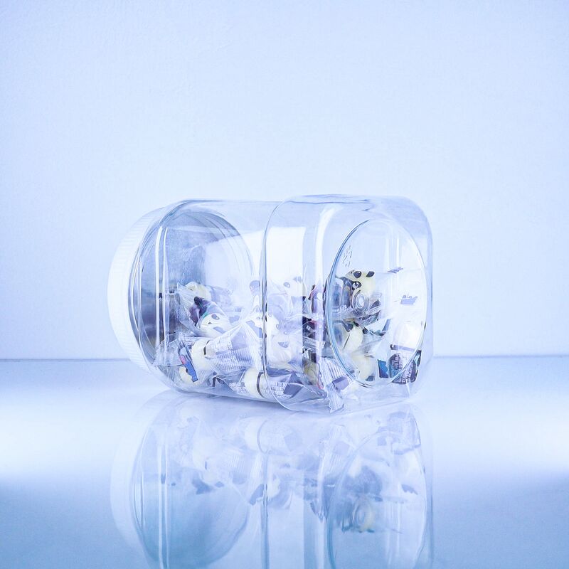 उच्च गुणवत्ता वाले पेंच फ्लैट ढक्कन स्पष्ट तिल सूखे मिर्च अंडे का सफेद पाउडर प्लास्टिक पीईटी स्क्वायर जार